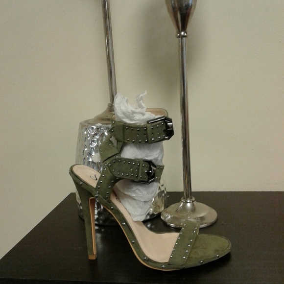 WEEKEND SHOE SALE FINAL PRICE - Picture 1 of 2